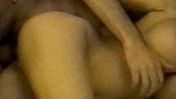 Лесбиянки в закрытом ангаре развлекаются взаимной мастурбацией